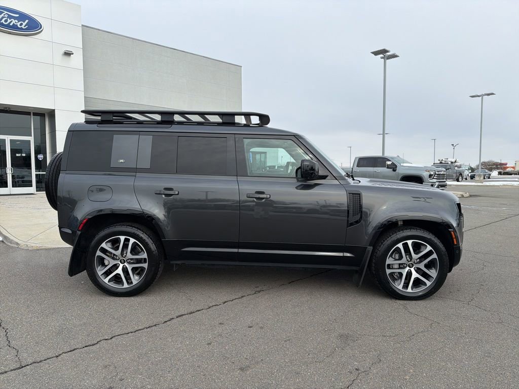 Used 2022 Land Rover Defender 110 X-Dynamic HSE image 2