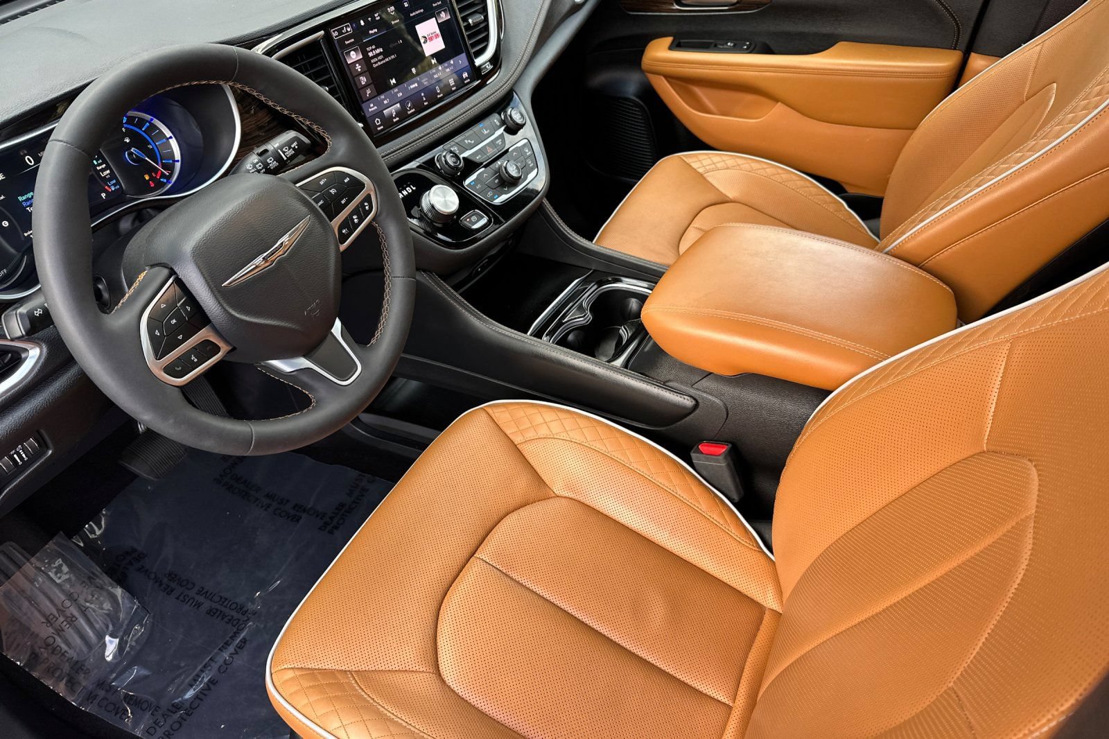 Used 2023 Chrysler Pacifica Pinnacle FWD image 9