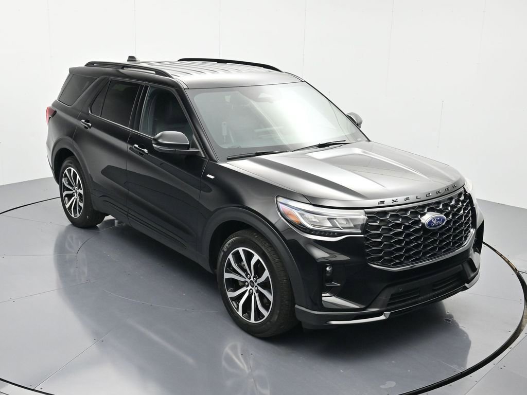 Certified 2025 Ford Explorer ST-Line w/ Premium Package image 32