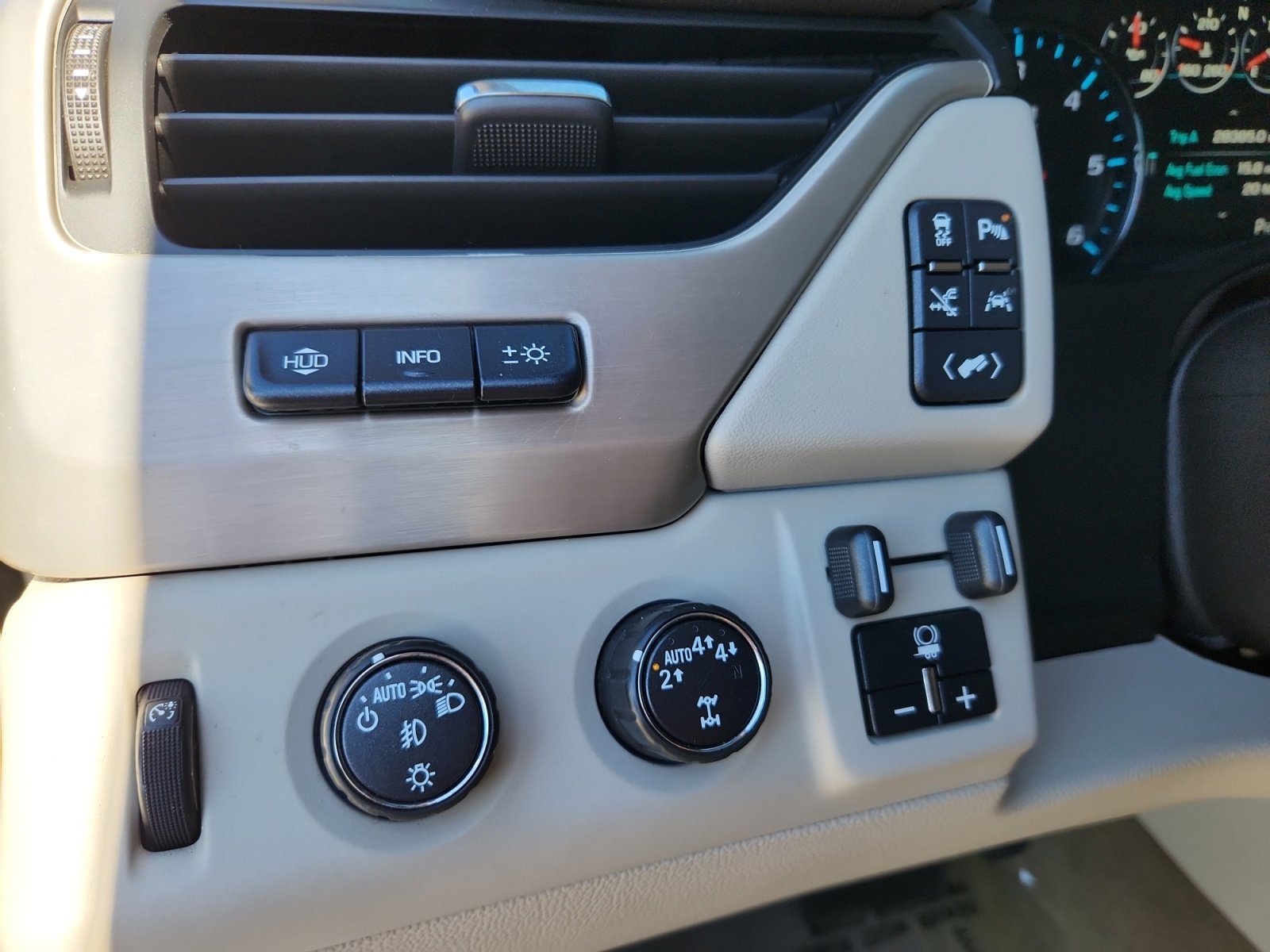 Used 2018 GMC Yukon Denali w/ Denali Ultimate Package image 31