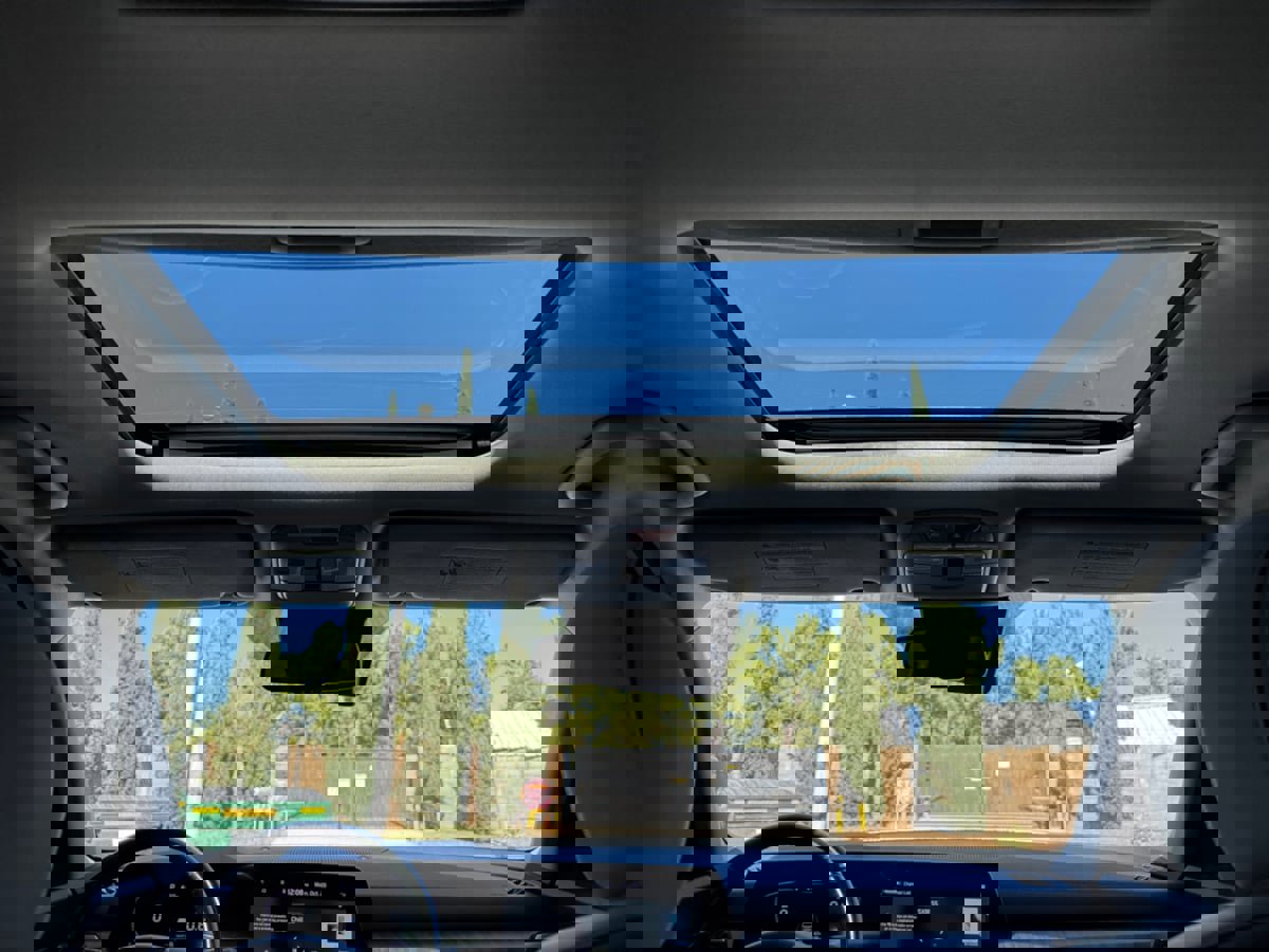 Used 2024 Kia Telluride EX w/ EX Captain's Chair Package image 16