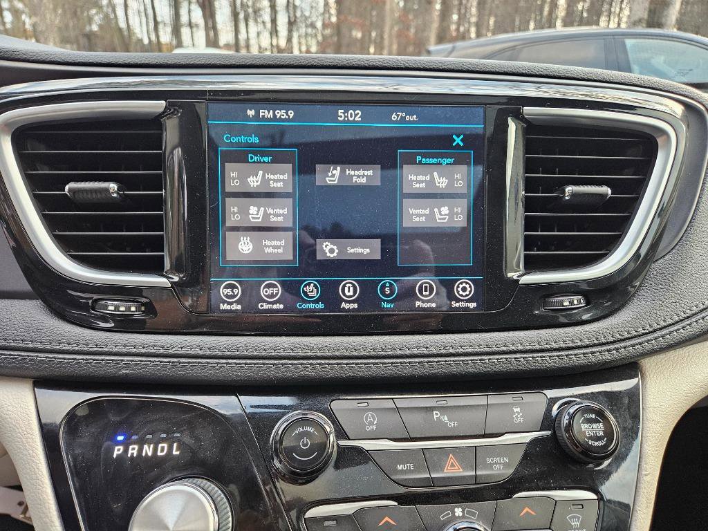 Used 2020 Chrysler Pacifica Limited image 18