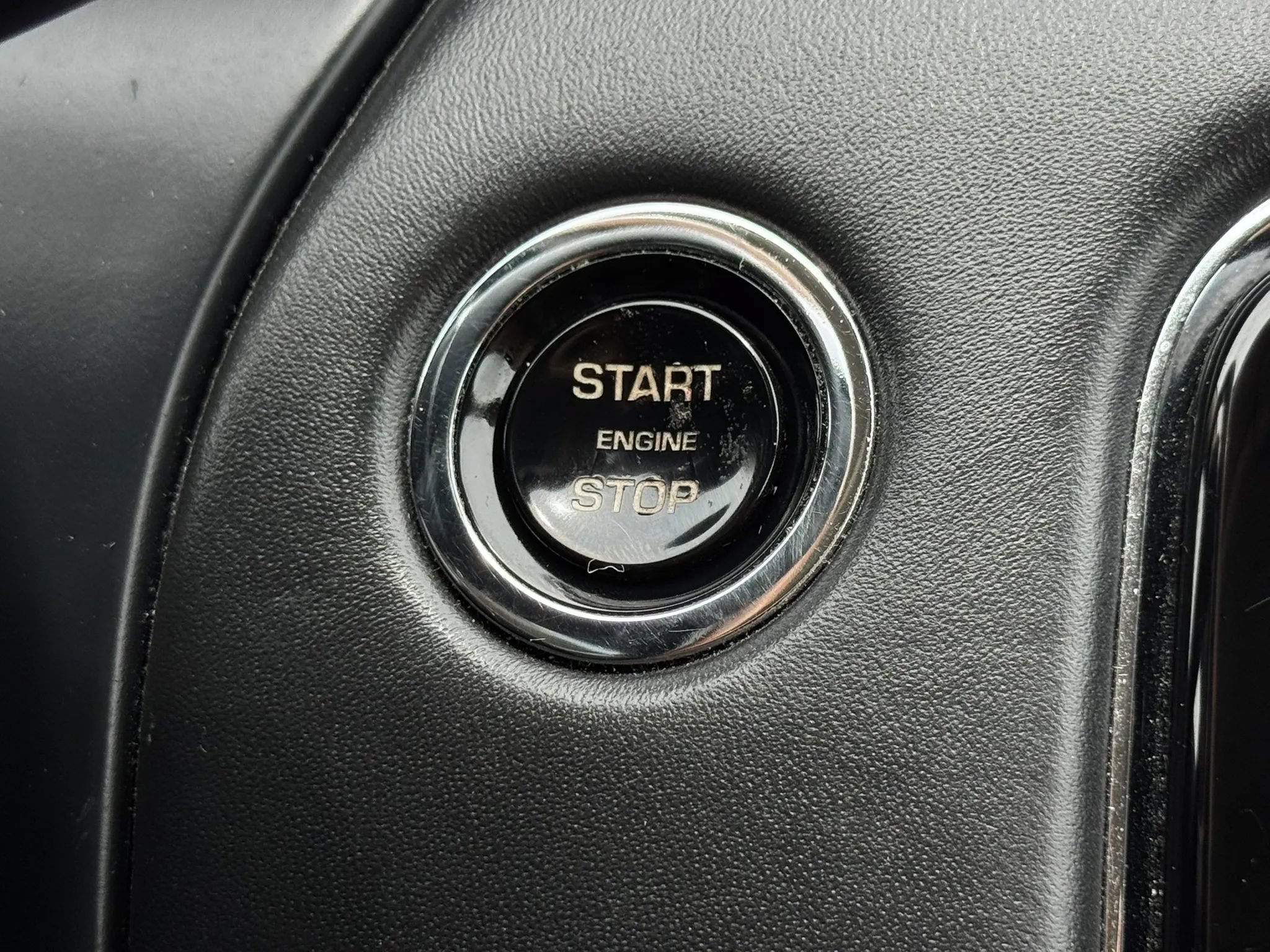 Used 2014 Jaguar XJ L Portfolio RWD image 37