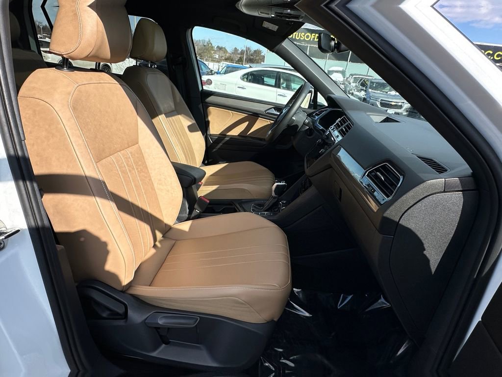 Used 2024 Volkswagen Tiguan SE image 26