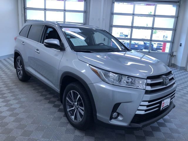Used 2019 Toyota Highlander XLE AWD/4WD image 39