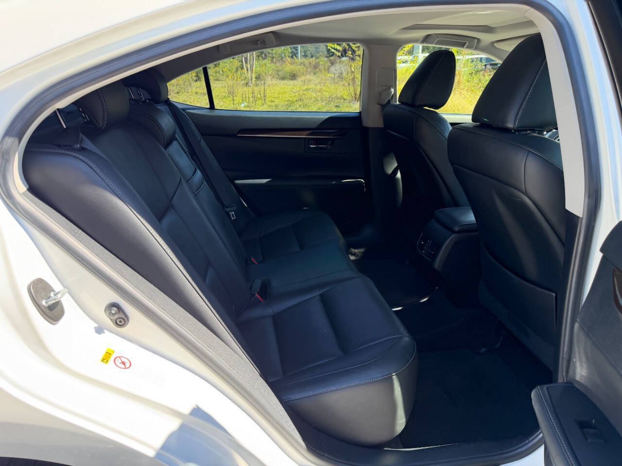 Used 2015 Lexus ES 350 w/ Luxury Package FWD image 13