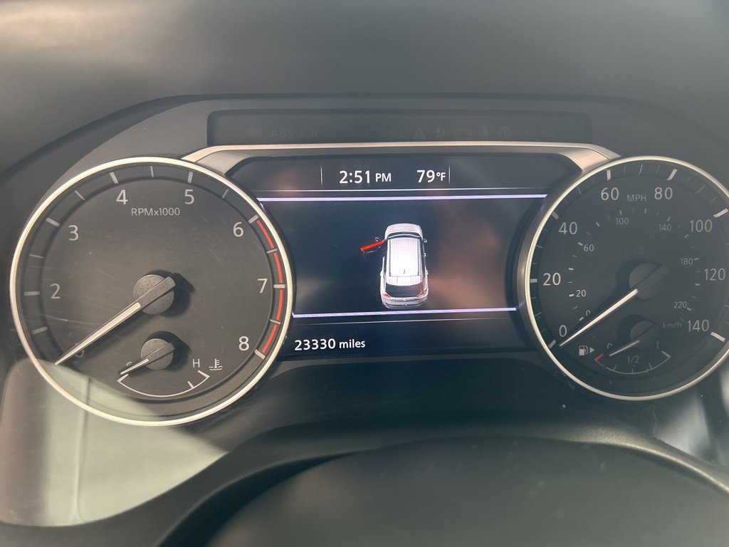 Used 2022 Nissan Rogue SV image 3