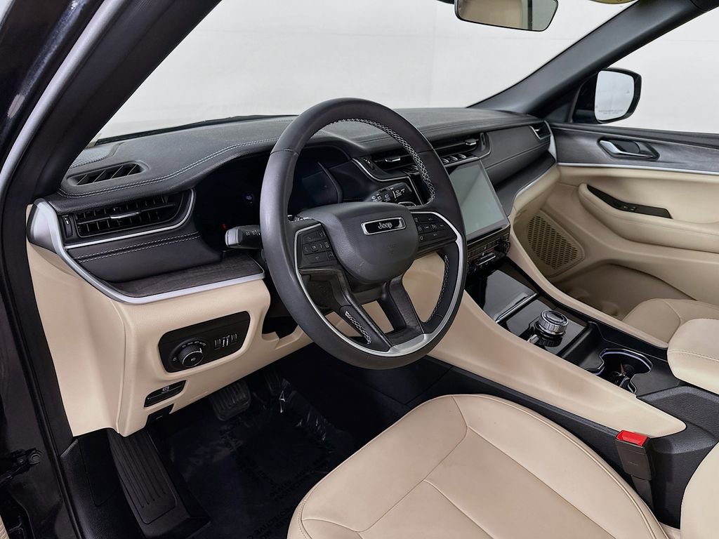Certified 2025 Jeep Grand Cherokee Limited AWD/4WD image 17