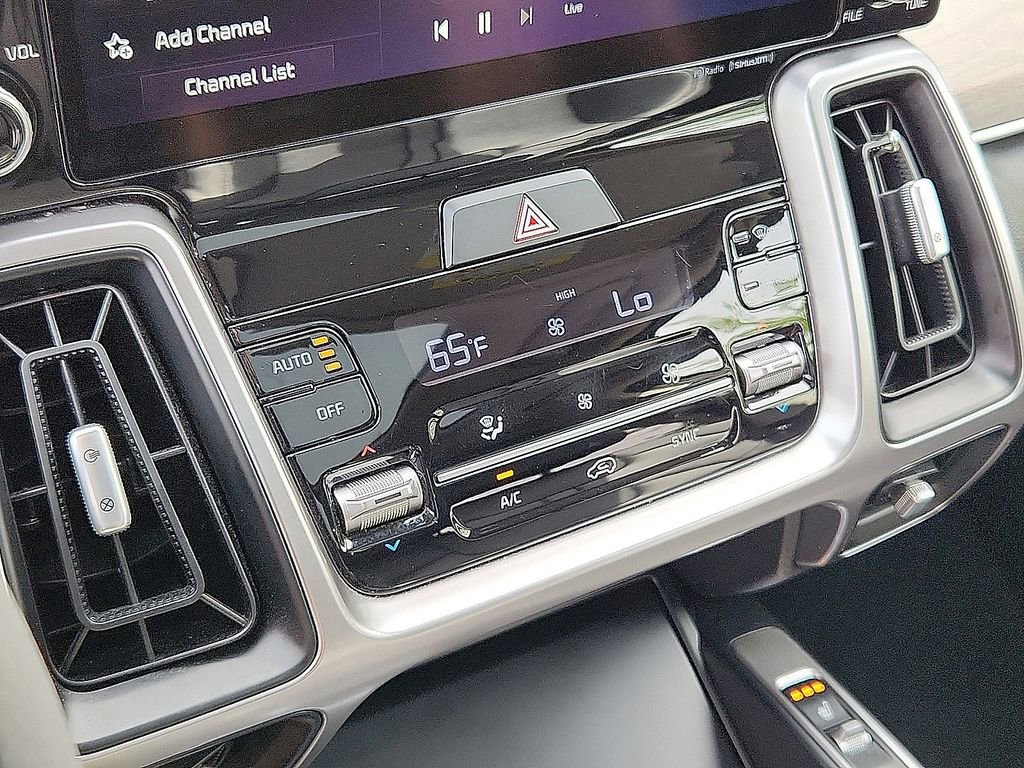 Certified 2023 Kia Sorento S w/ Panoramic Sunroof Package image 15