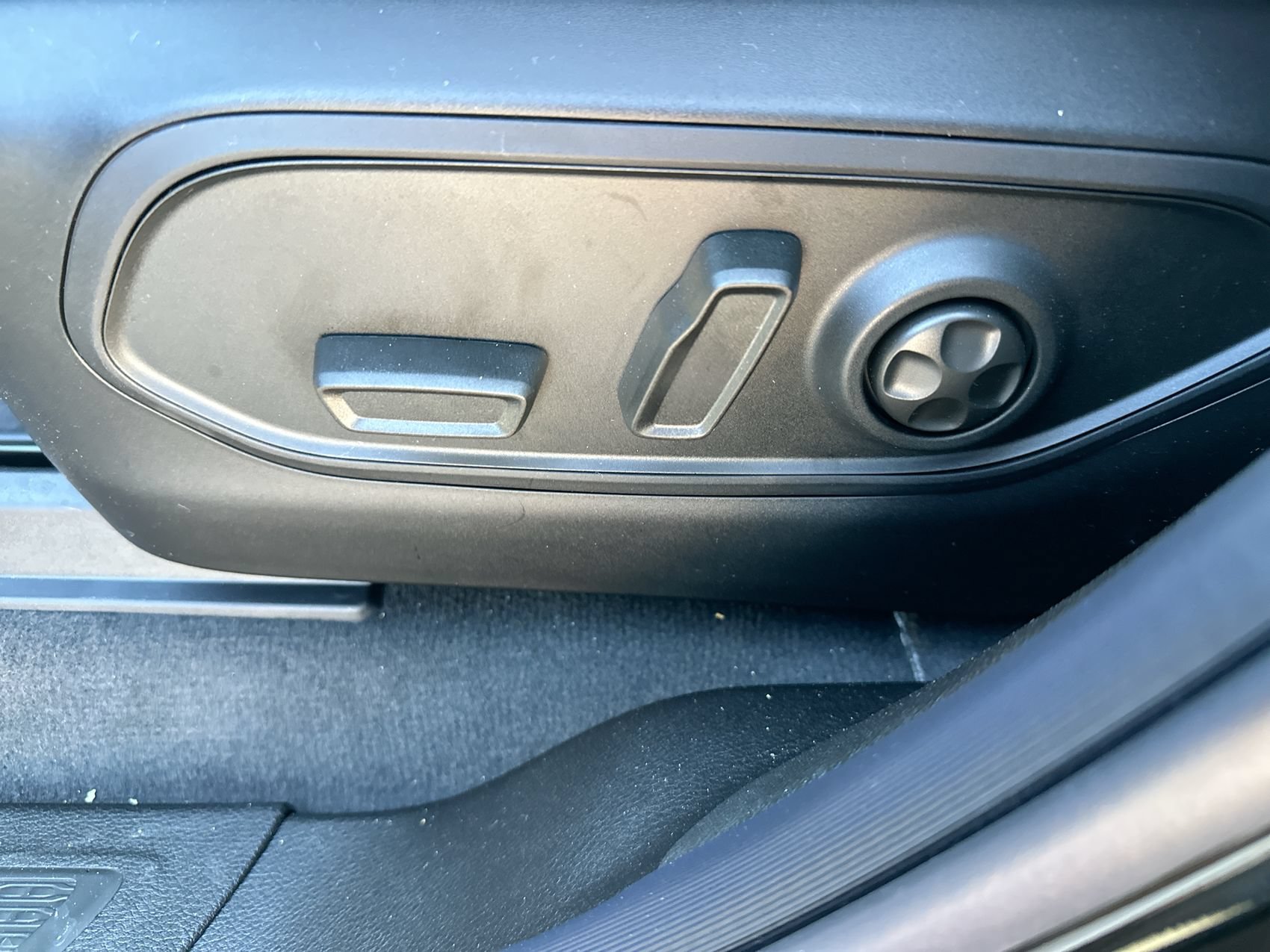 New 2025 Jeep Grand Cherokee L Altitude RWD image 12