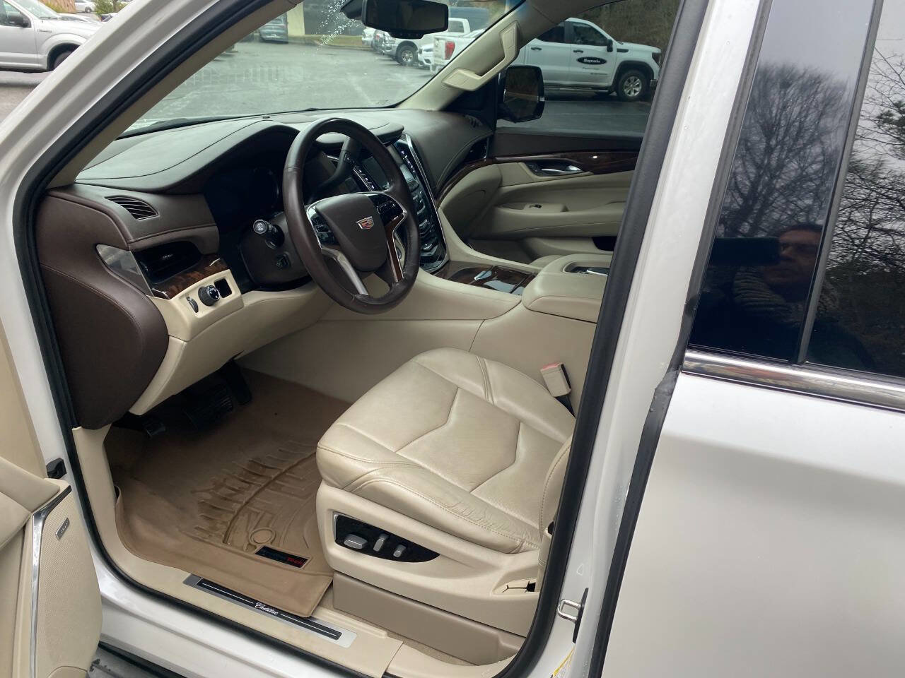Used 2017 Cadillac Escalade ESV 2WD image 11