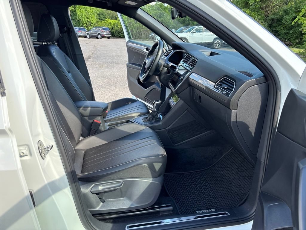 Used 2024 Volkswagen Tiguan SE R-Line FWD image 23