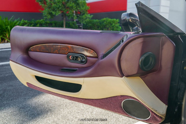 Used 1998 Aston Martin DB7 Volante image 33