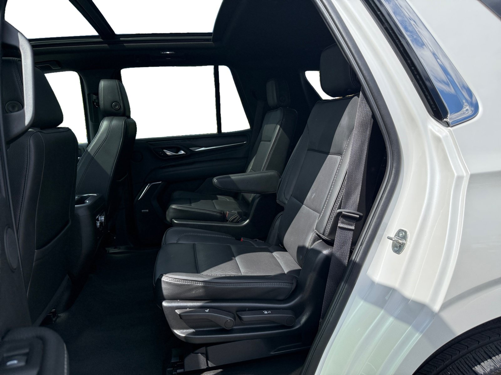 Used 2022 GMC Yukon Denali AWD/4WD image 16