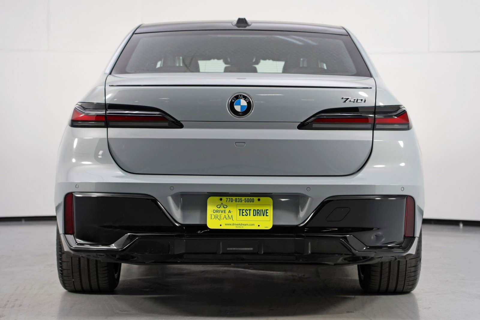 Used 2024 BMW 740i w/ Premium Package 2 RWD image 11