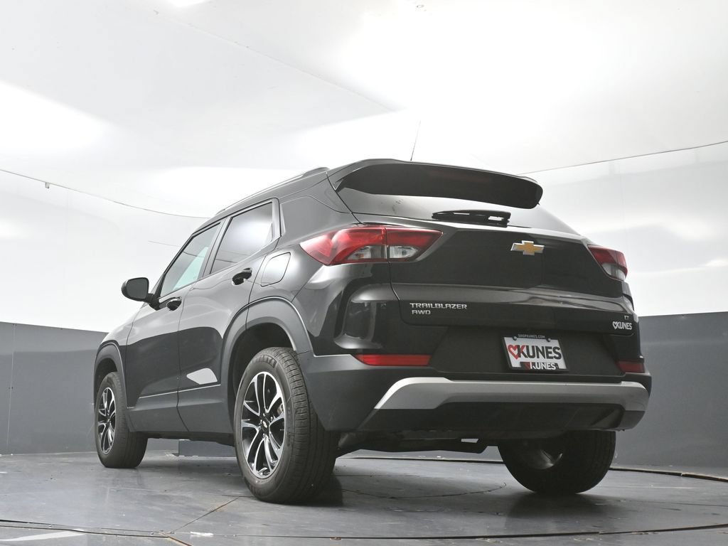 Used 2025 Chevrolet TrailBlazer LT AWD/4WD image 57