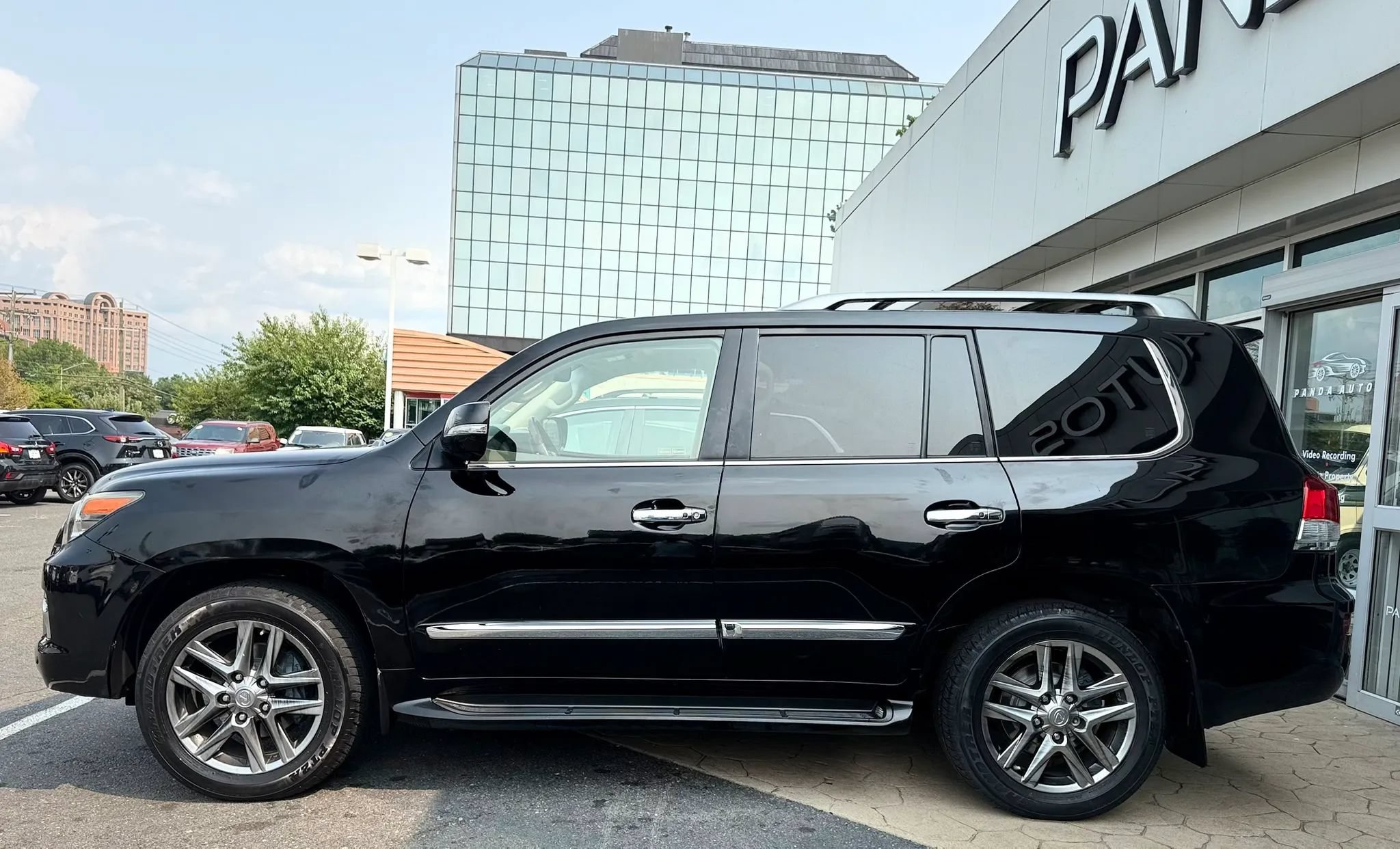 Used 2013 Lexus LX 570 4WD image 4