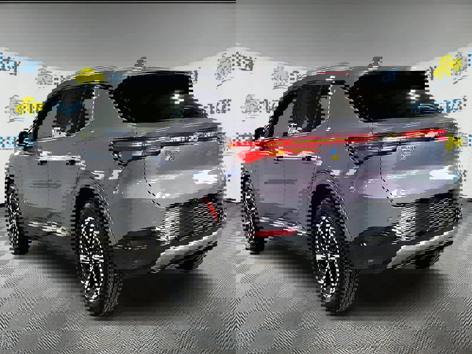 Used 2025 Chevrolet Equinox EV LT w/ Convenience Package image 4