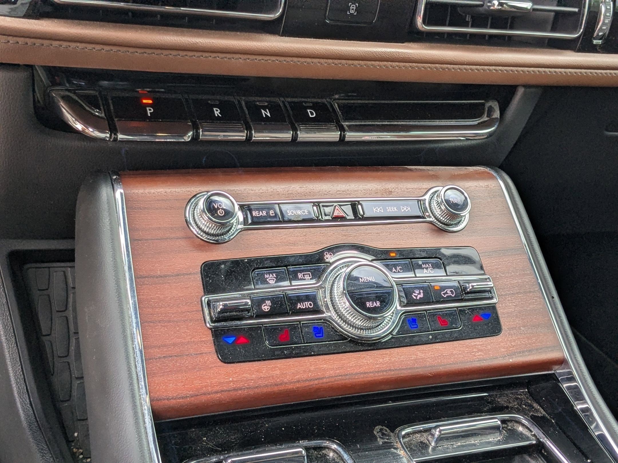 Used 2023 Lincoln Aviator Reserve w/ Equipment Group 201A image 18