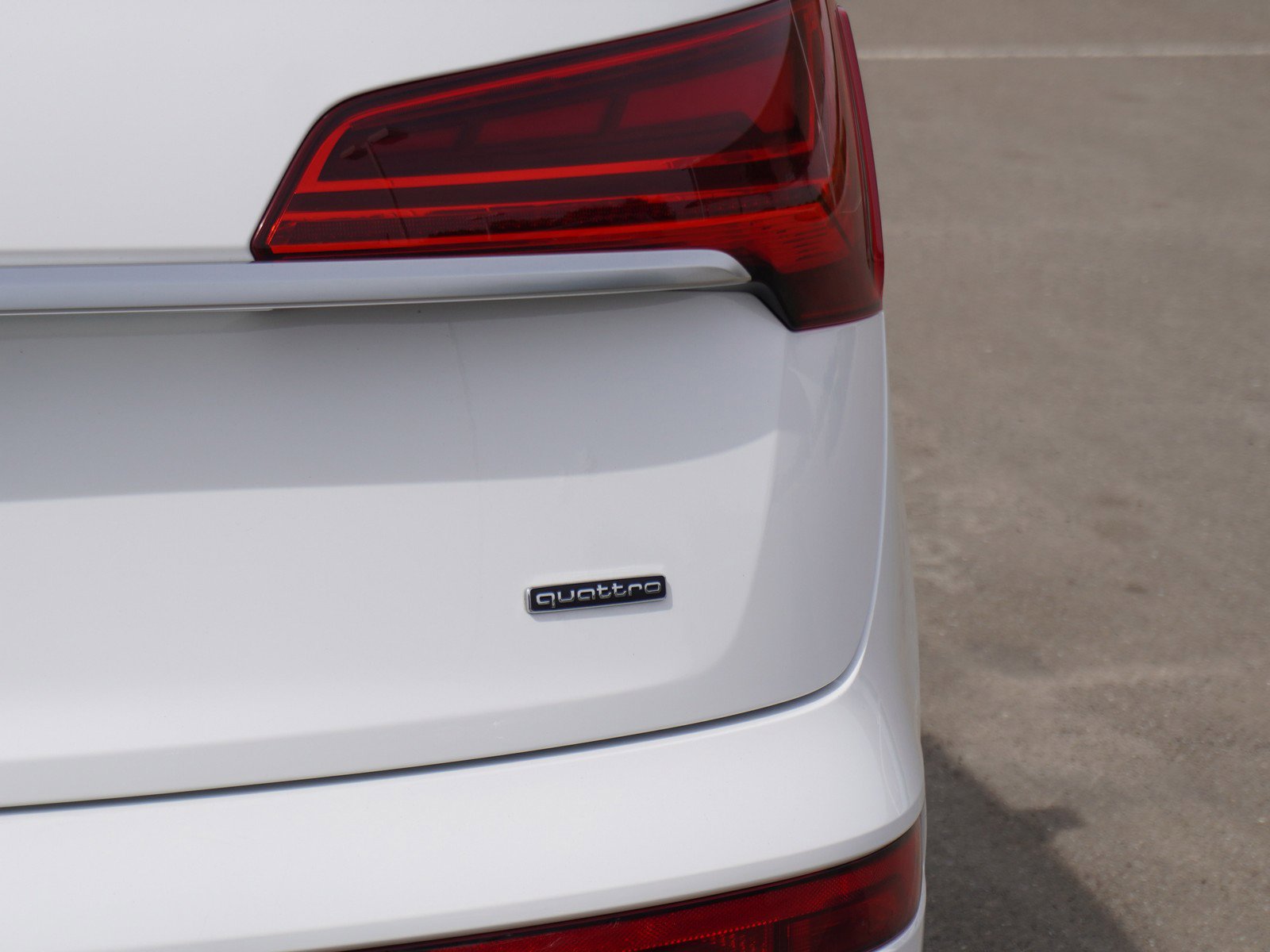 Used 2023 Audi Q5 2.0T Premium w/ Convenience Package image 12