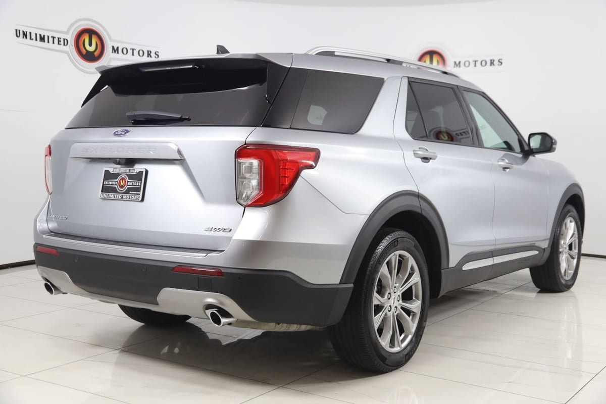 Used 2023 Ford Explorer Limited w/ Equipment Group 301A AWD/4WD image 3