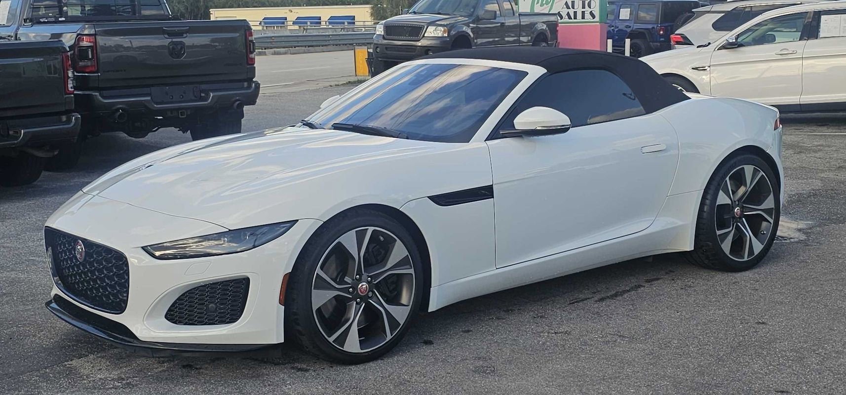 Used 2023 Jaguar F-TYPE Convertible image 1