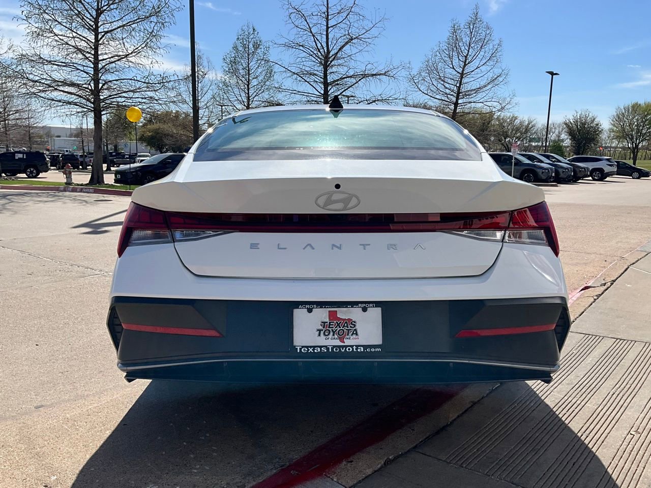 Used 2025 Hyundai Elantra SEL image 7