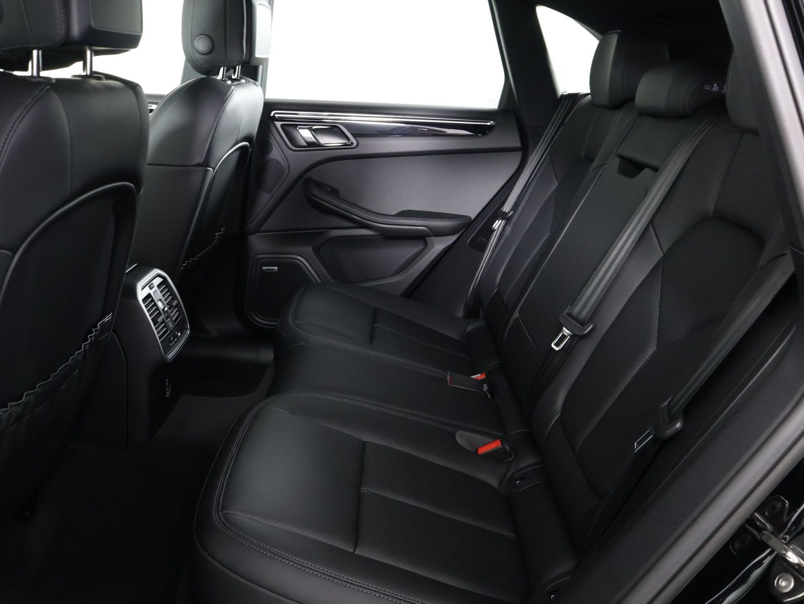 New 2026 Porsche Macan AWD/4WD image 18