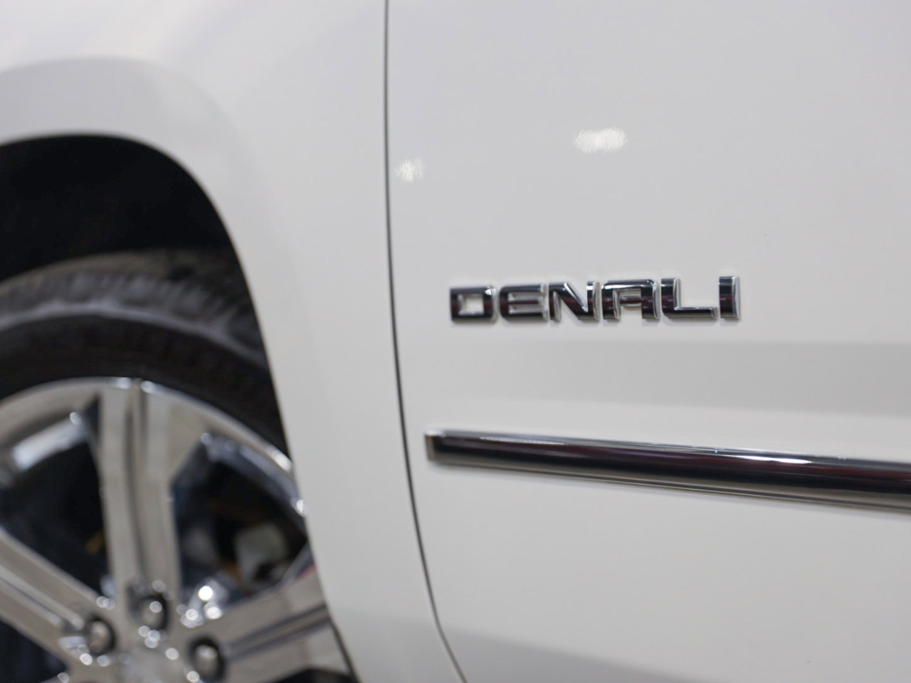 Used 2016 GMC Yukon XL Denali w/ Open Road Package image 25