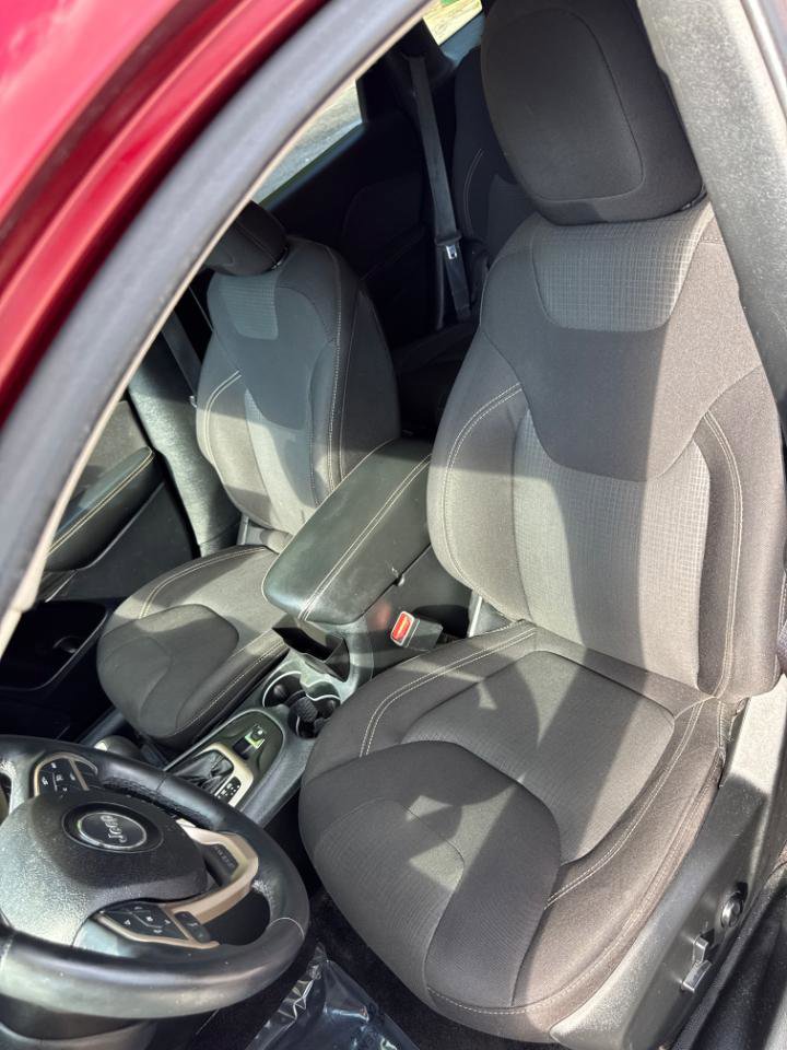 Used 2016 Jeep Cherokee Latitude w/ Safety/Convenience Group AWD/4WD image 12