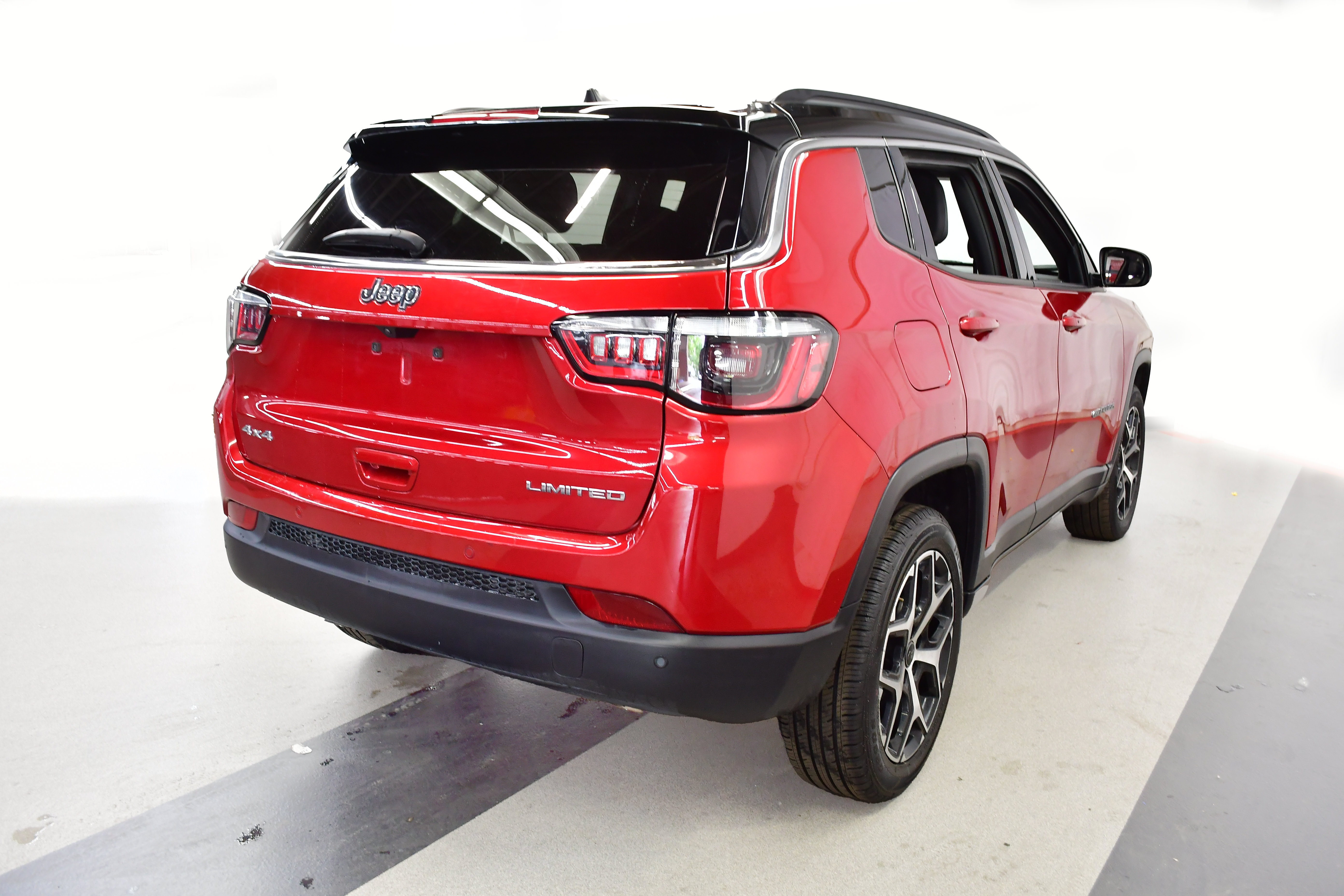 Used 2025 Jeep Compass Limited AWD/4WD image 7