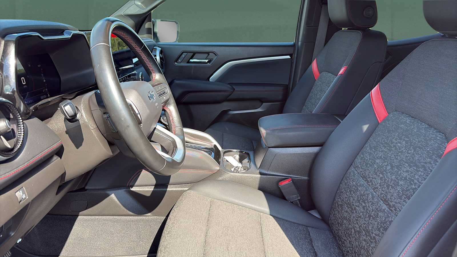 Used 2023 Chevrolet Colorado Z71 w/ Z71 Convenience Package 2 AWD/4WD image 17