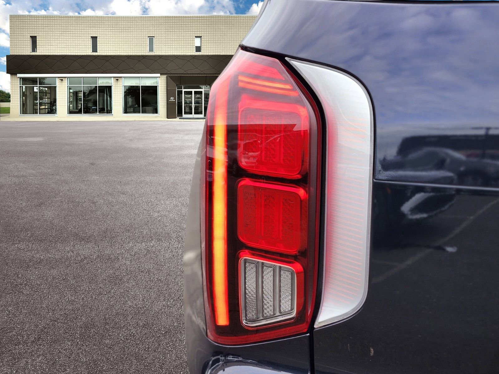 Used 2021 Hyundai Palisade Calligraphy image 9