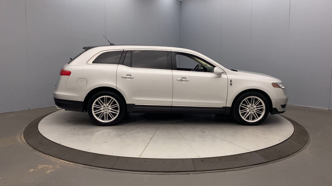 Used 2015 Lincoln MKT AWD image 6