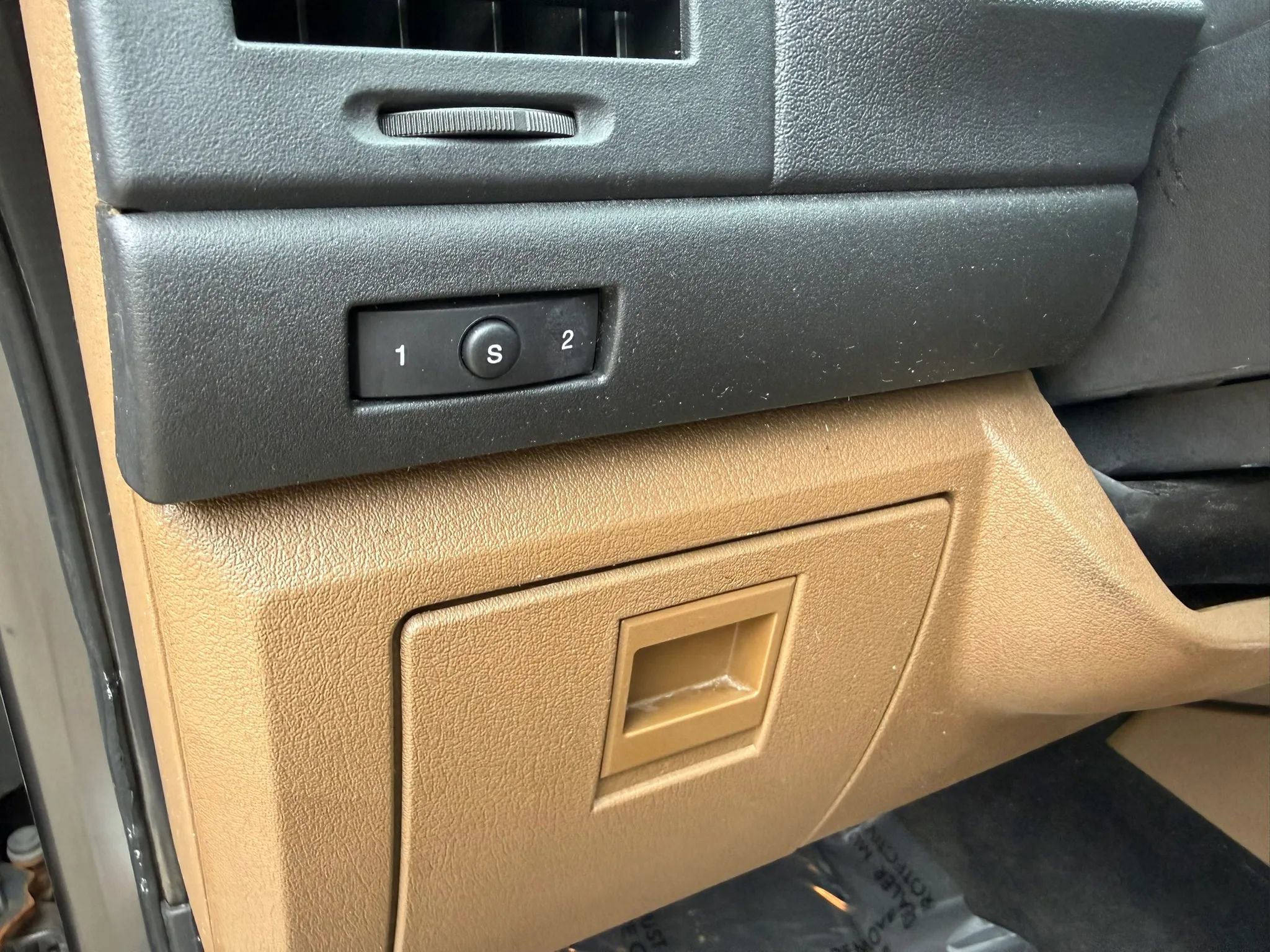 Used 2012 Jeep Liberty Limited RWD image 10
