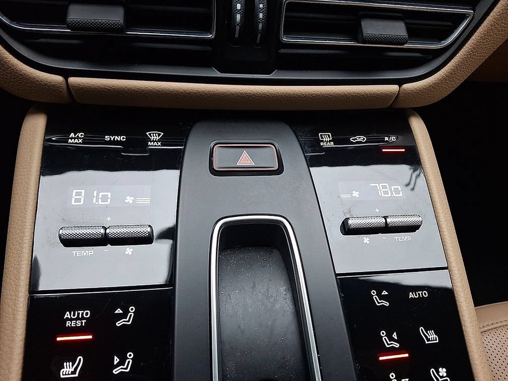 Used 2024 Porsche Macan AWD/4WD image 19