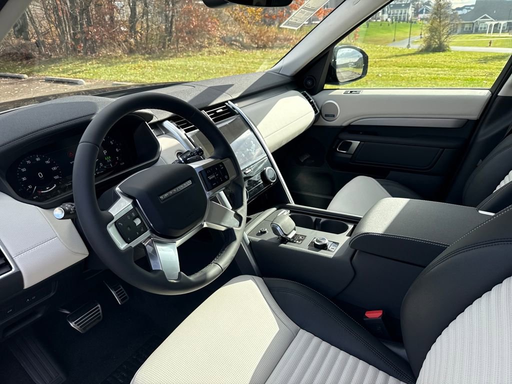 New 2026 Land Rover Discovery Limited Edition image 12