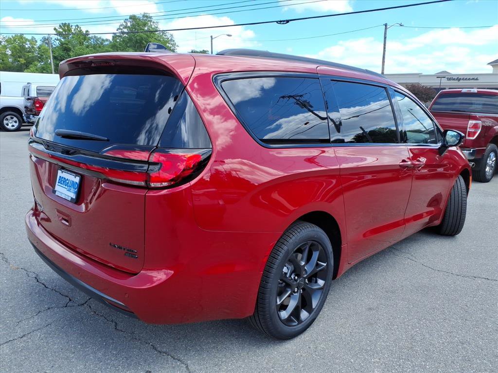 New 2027 Chrysler Pacifica Limited AWD/4WD image 4