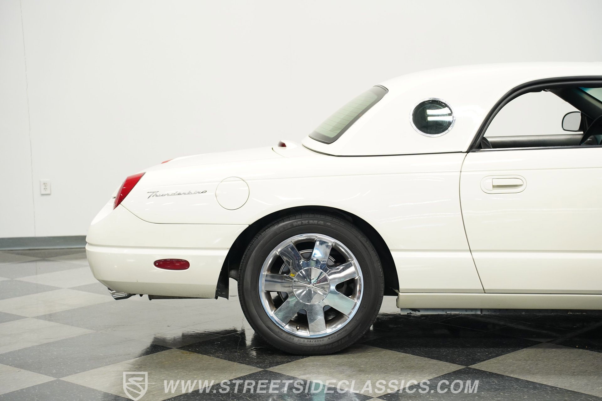 Used 2002 Ford Thunderbird image 28