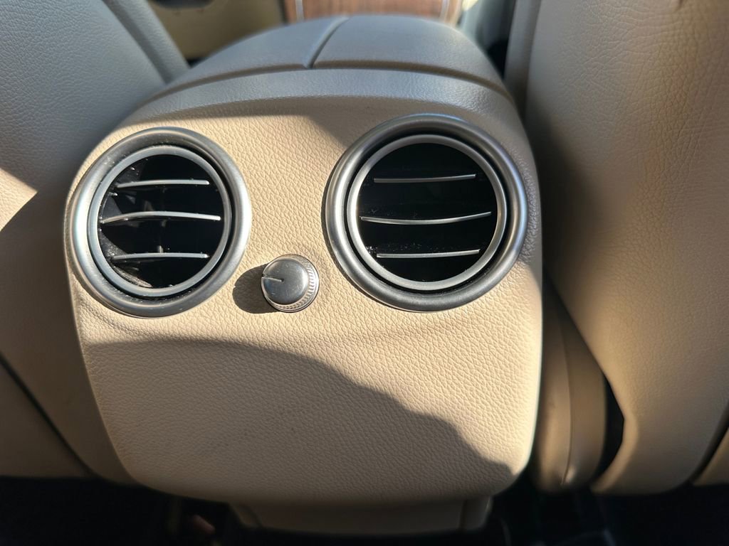 Used 2021 Mercedes-Benz GLC 300 4MATIC w/ Premium Package image 16