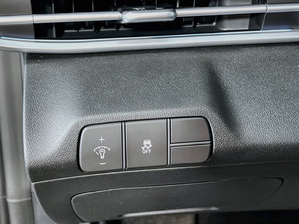 New 2026 Hyundai Elantra Limited FWD image 9