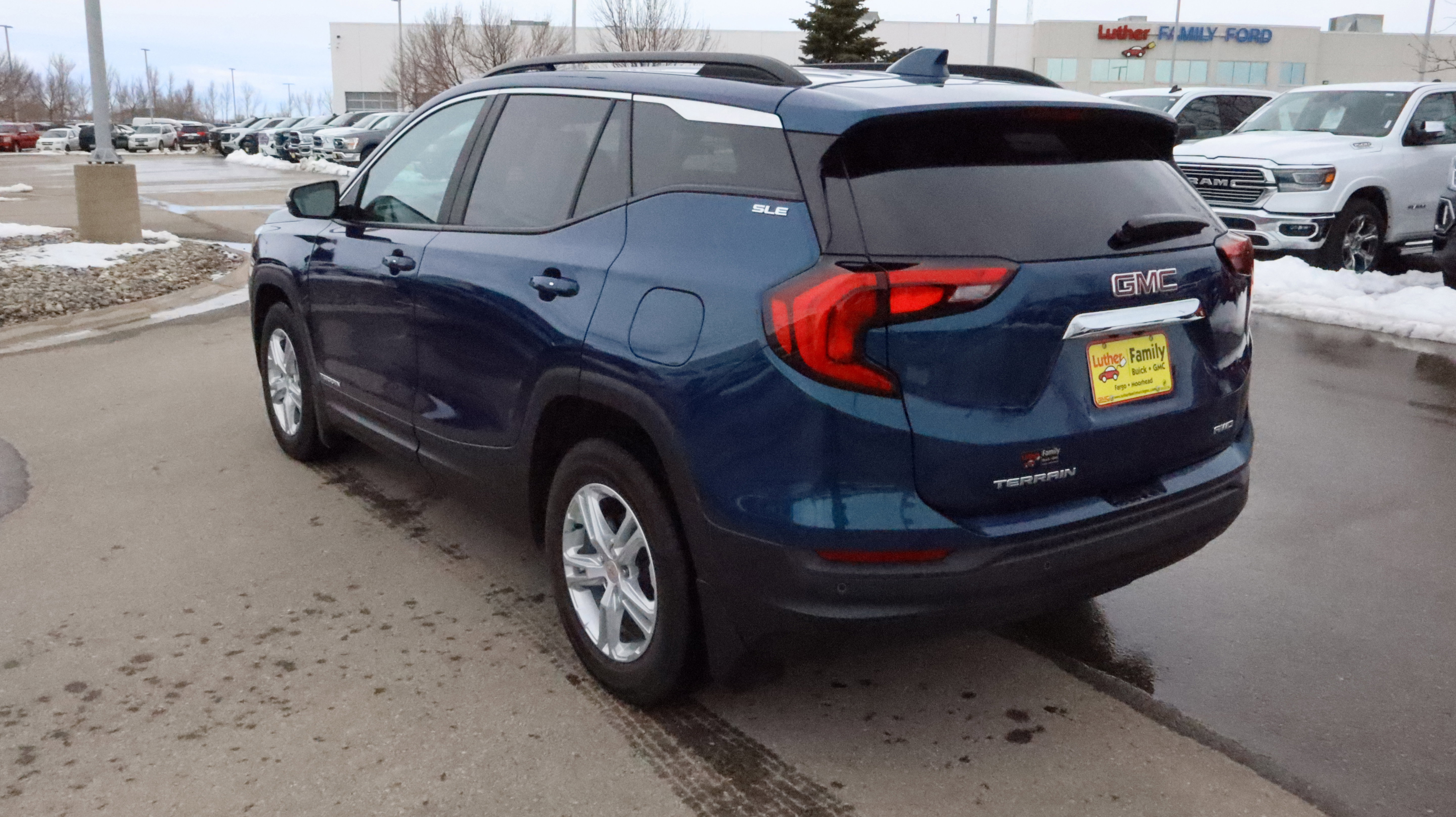 Used 2021 GMC Terrain SLE w/ Driver Convenience Package AWD/4WD image 5