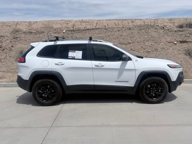 Used 2017 Jeep Cherokee Trailhawk AWD/4WD image 4