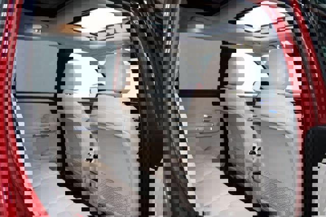 Used 2021 Mercedes-Benz GLB 250 4MATIC w/ Premium Package image 27