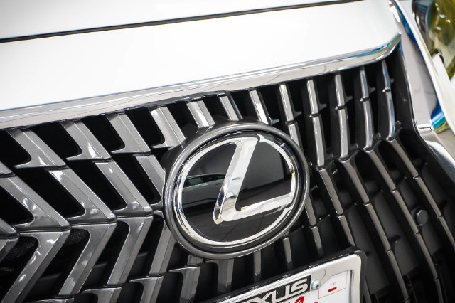 Certified 2025 Lexus ES 350 w/ Premium Package FWD image 28