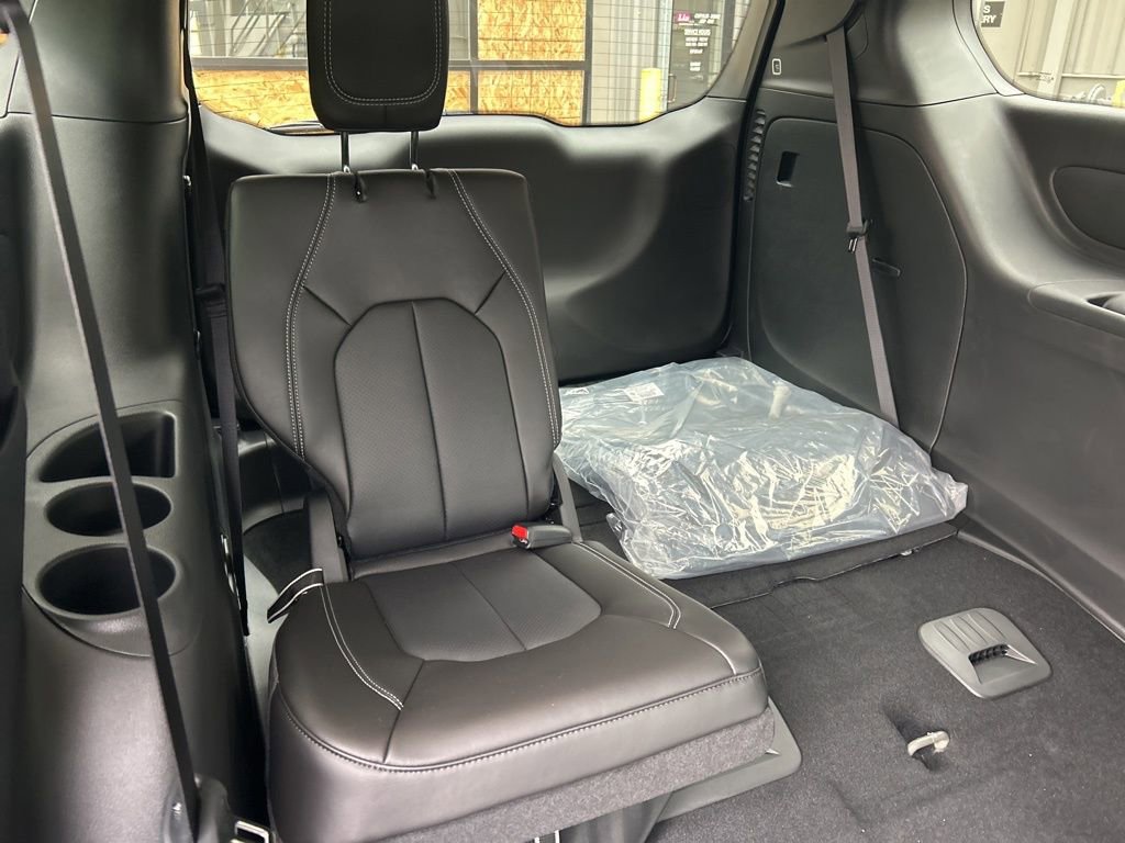 New 2026 Chrysler Pacifica Select image 38