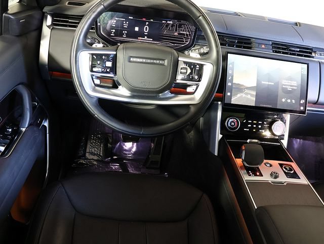 Used 2023 Land Rover Range Rover SE AWD/4WD image 3