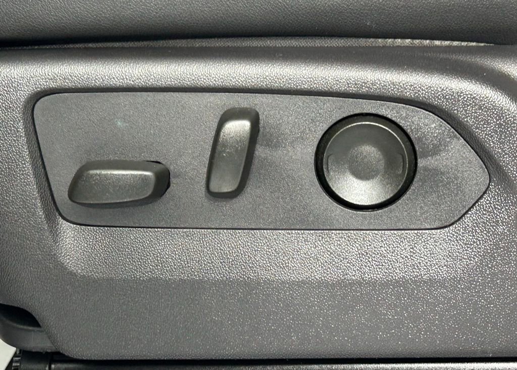 Used 2024 Chevrolet Silverado 2500 ZR2 w/ Technology Package AWD/4WD image 32