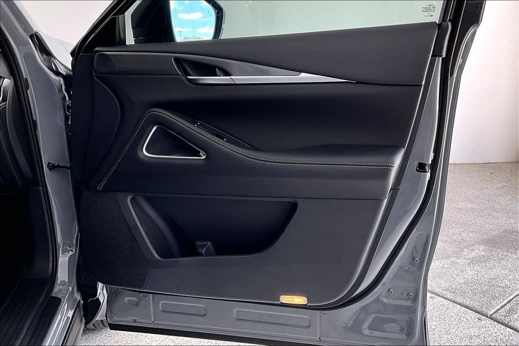New 2027 INFINITI QX60 Luxe w/ Cargo Package FWD image 12