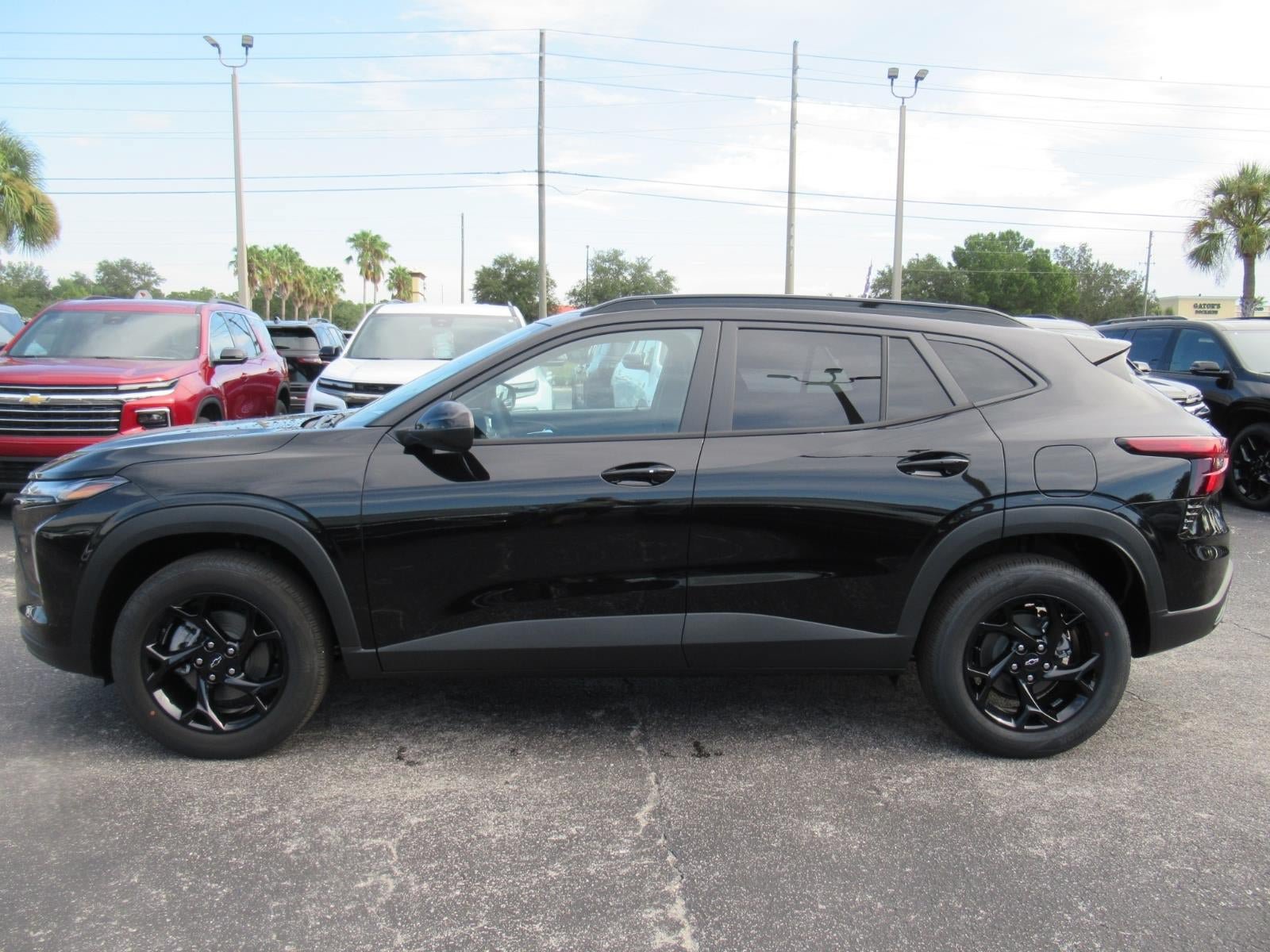 New 2026 Chevrolet Trax LT w/ Midnight Edition FWD image 2